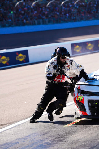 Jeff Cordero changing tires during nascar race
